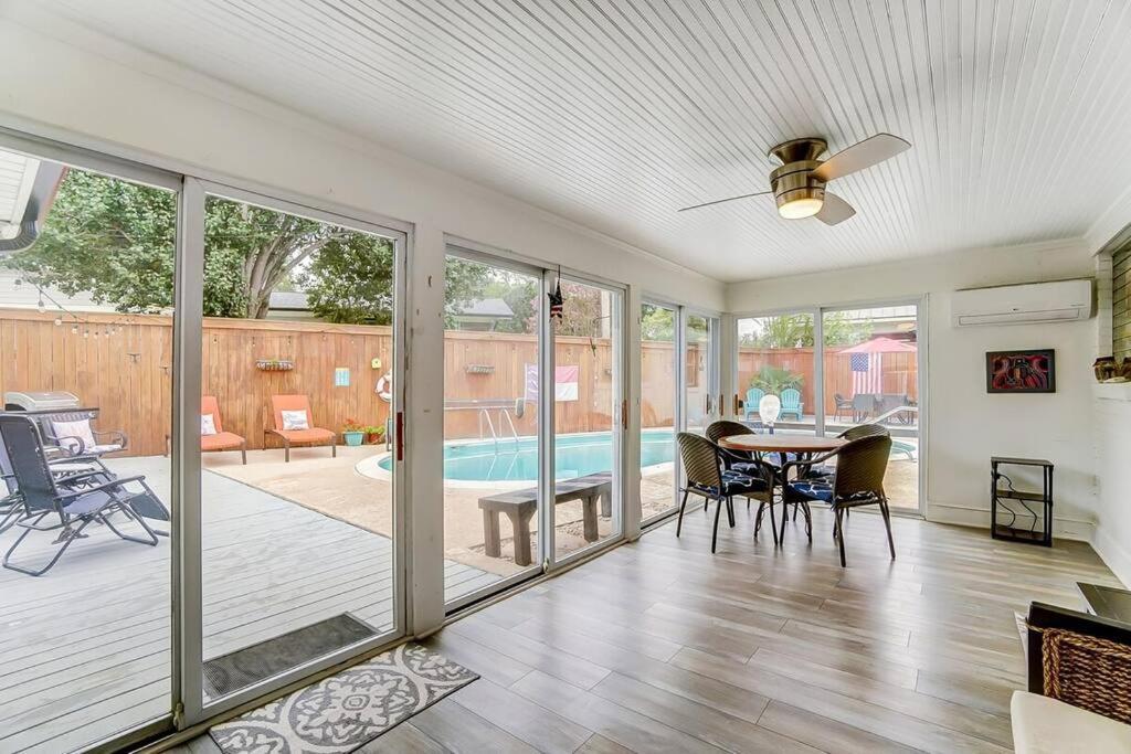 Poolside Bungalow With Fire Pit Fun And King Suite Charlotte Exterior foto
